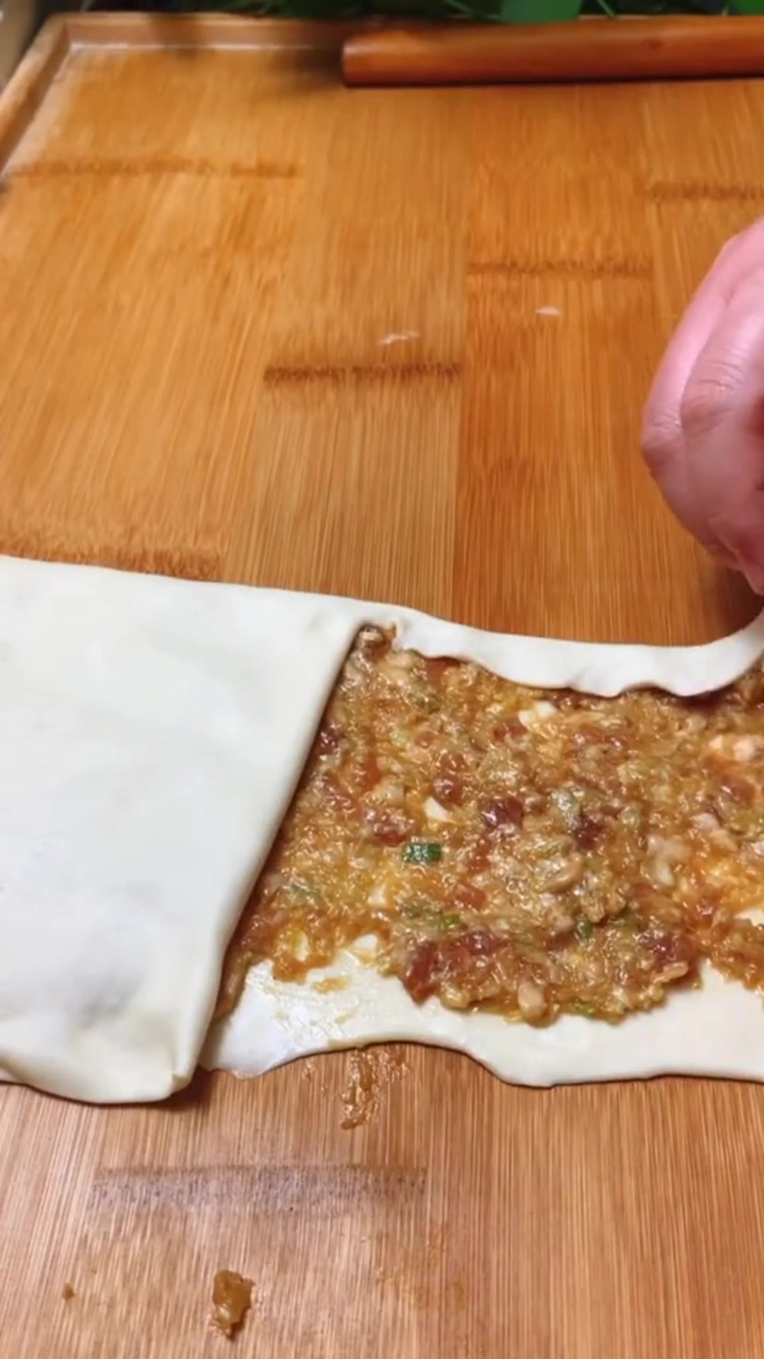 一碗面做的千层肉饼美食