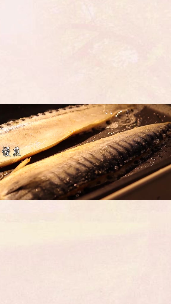 跟黄磊老师学做饭,香煎鲭花鱼,不加一滴水鱼肉却口感Q弹