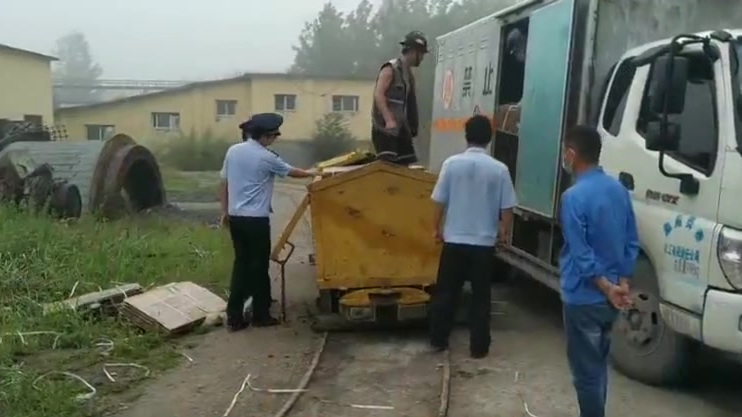 【#淮南# 危爆物品要严控&nbsp;安全检查不放松】6月17日,新毕派出所组织民警深入辖区企业重点