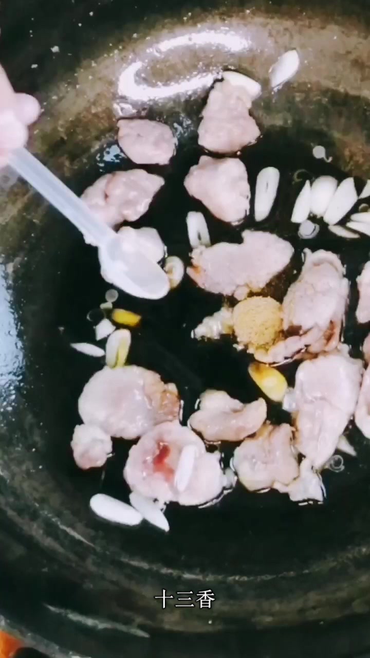 家家土豆豆角炖肉,再配上一碗大米饭,真香!