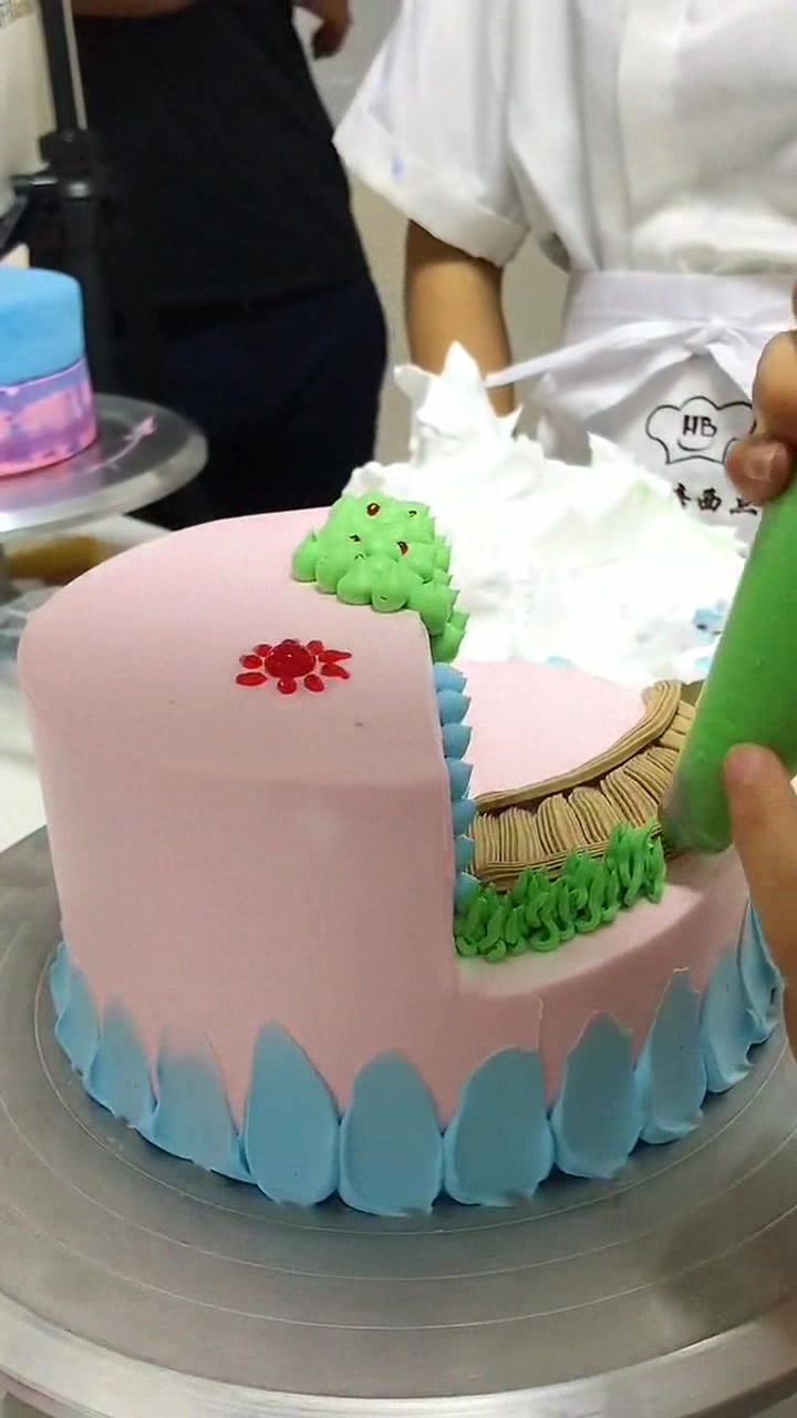 有那么一瞬间想变回小孩子,那样就能得到这个自然清新奶油蛋糕了