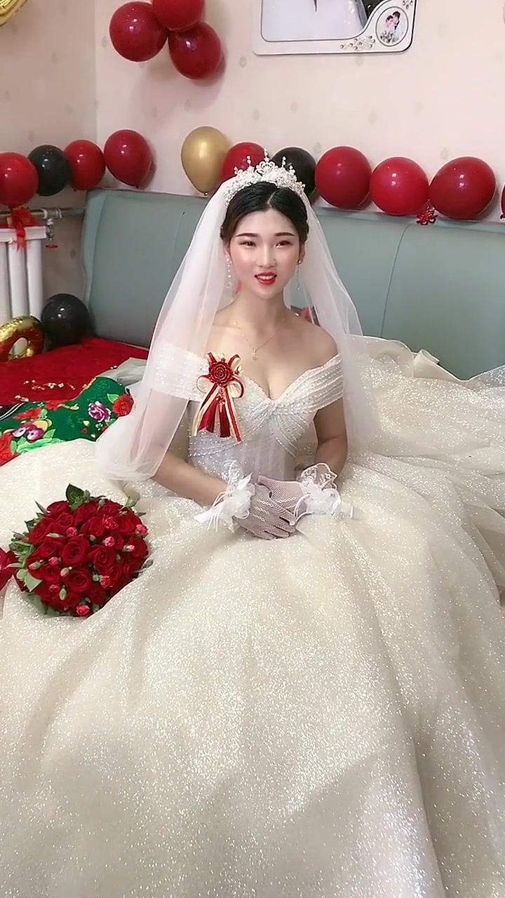 好白菜全被猪拱完了,新娘子端庄又俊俏,真不知道便宜了哪个货