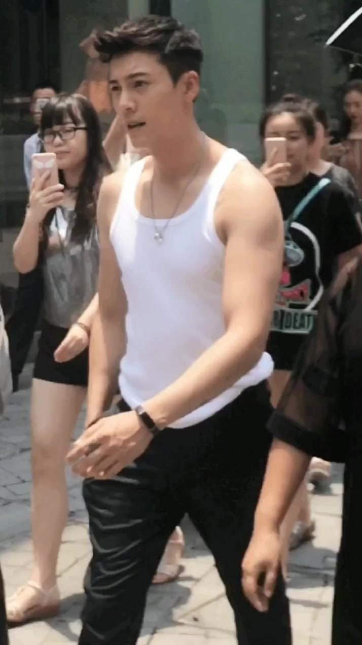 陈伟霆穿衣显瘦,肌肉线条也超好看,背后竟是这个原因!