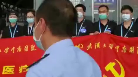 【炸酱面等来了热干面!武汉医疗队员驰援北京】 6月20日,武汉大学中南医院、武汉大学人民医