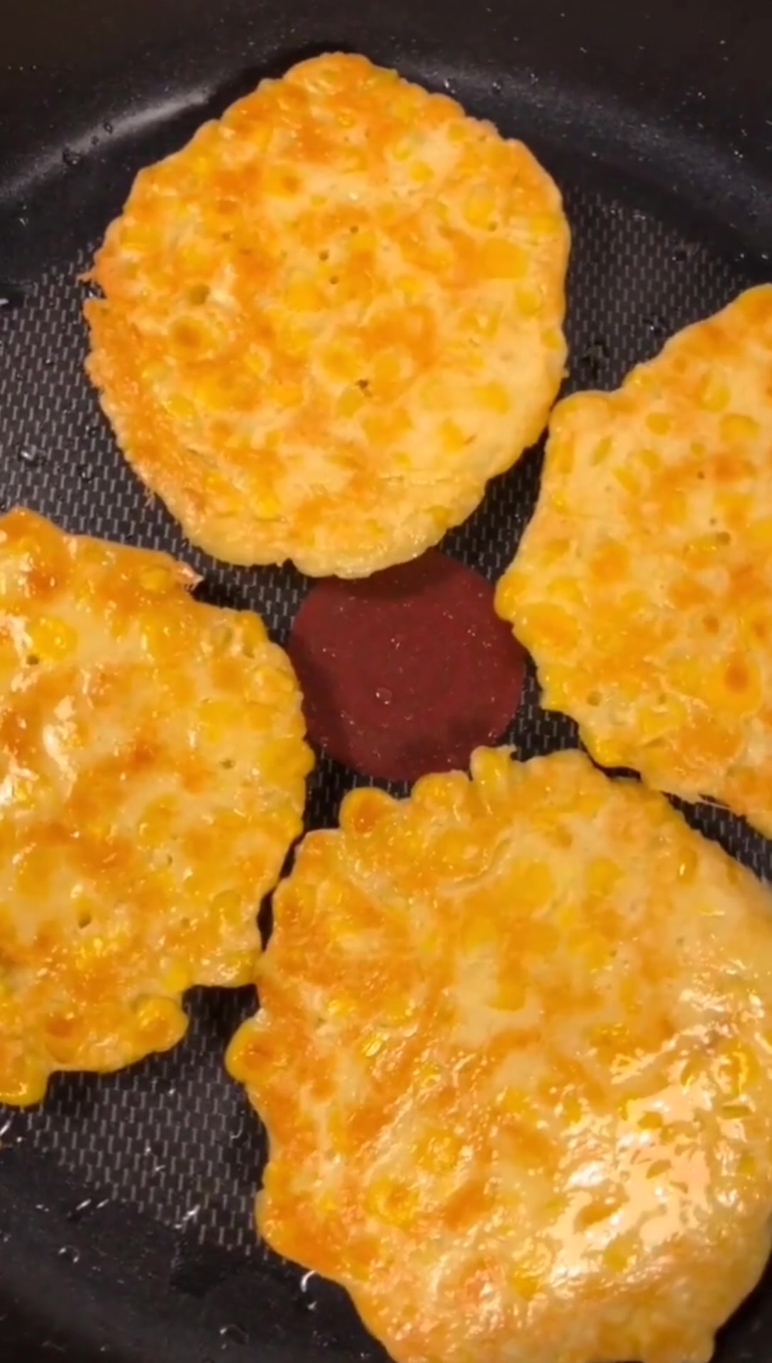 玉米怎么做好吃?香甜玉米饼 大人小孩都爱吃