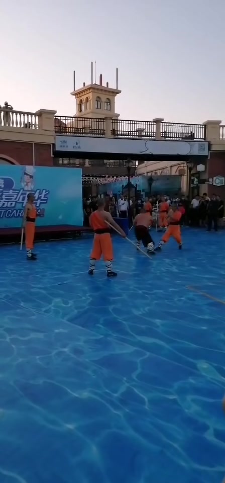 再厉害的大师傅,配上魔性的臭豆腐广告,也会泄露真气
