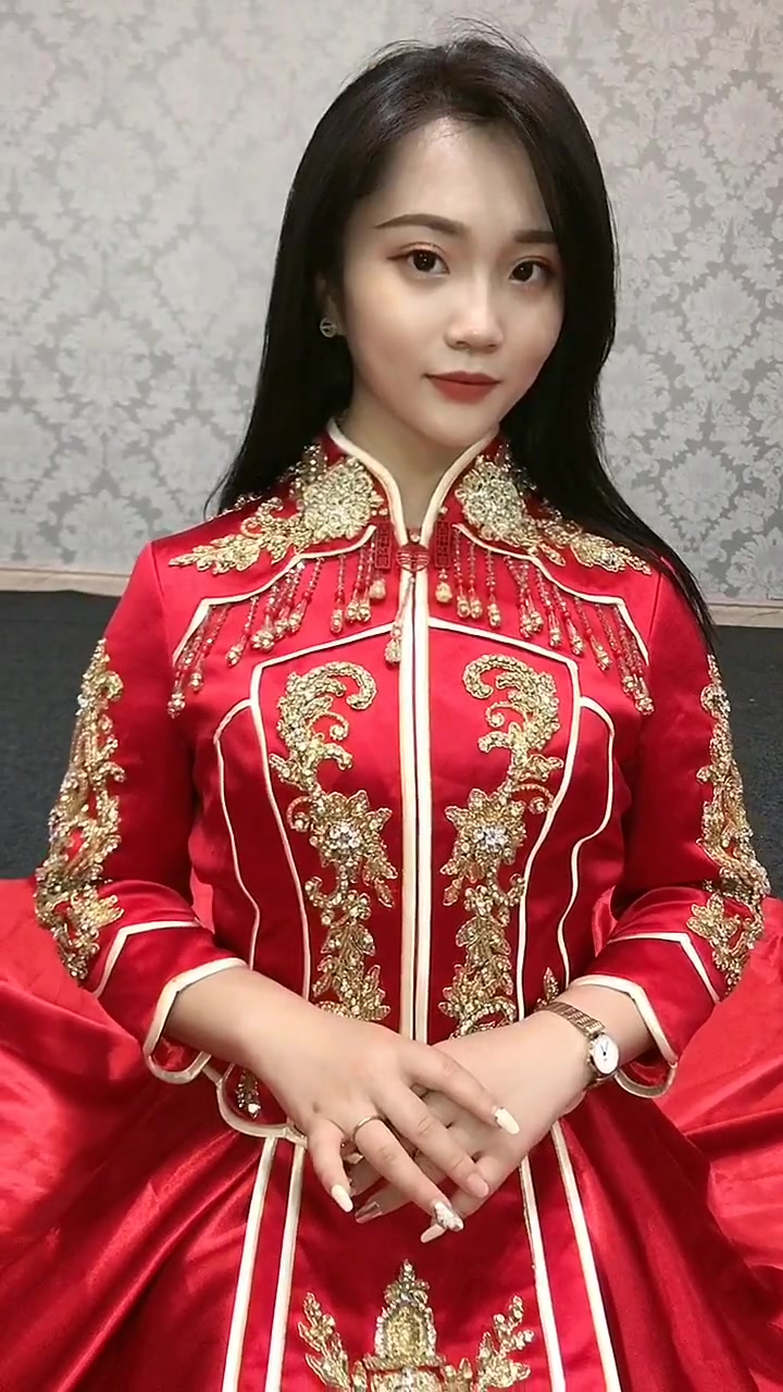 好白菜全被猪拱了,这么端正漂亮的新娘子,不知都便宜谁了