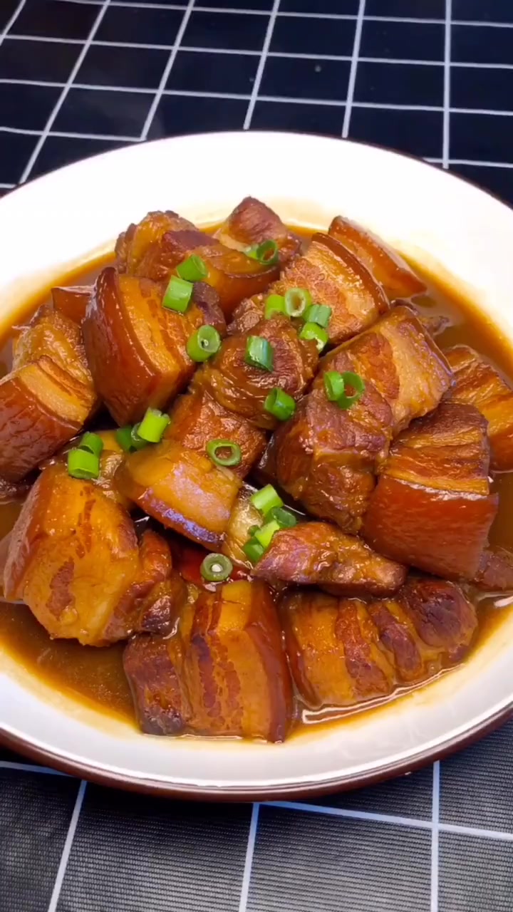 红烧肉最好吃的一种做法,肥而不腻,一口下去满口留香