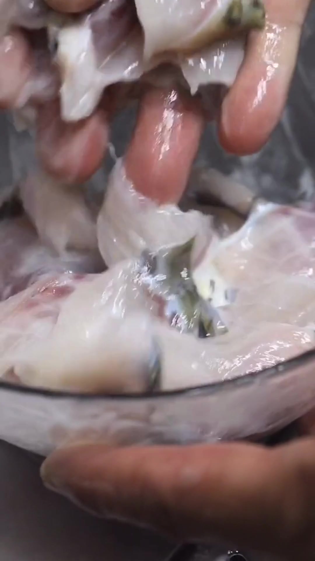 酒店的酸菜鱼是怎么做呢?