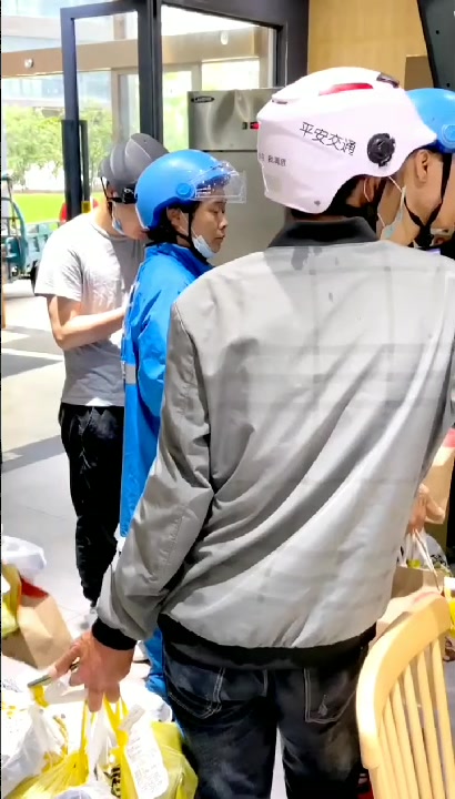 就是这么一碗面,平均每天能卖出去600多单,小目标在慢慢实现!