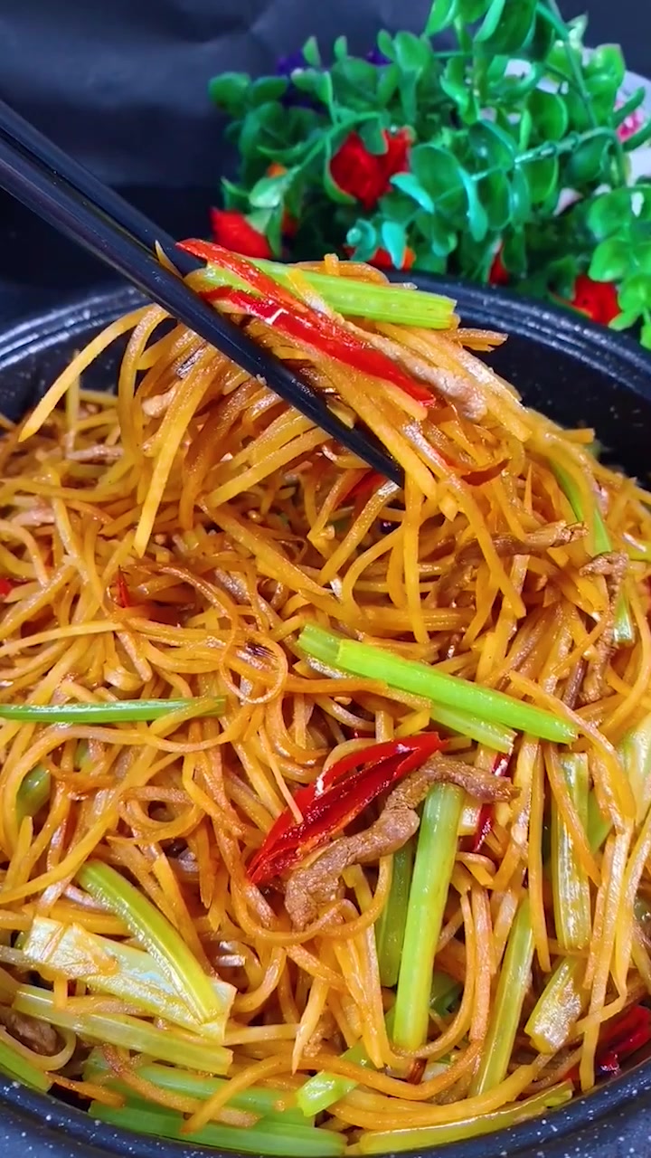 芹菜炒土豆丝的家常做法,好吃易学美味又下饭