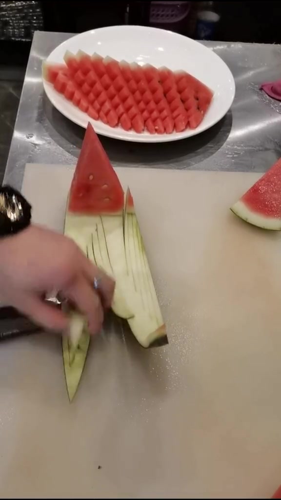 你们猜猜这个水果拼盘的制作成本是多少果盘制作教程