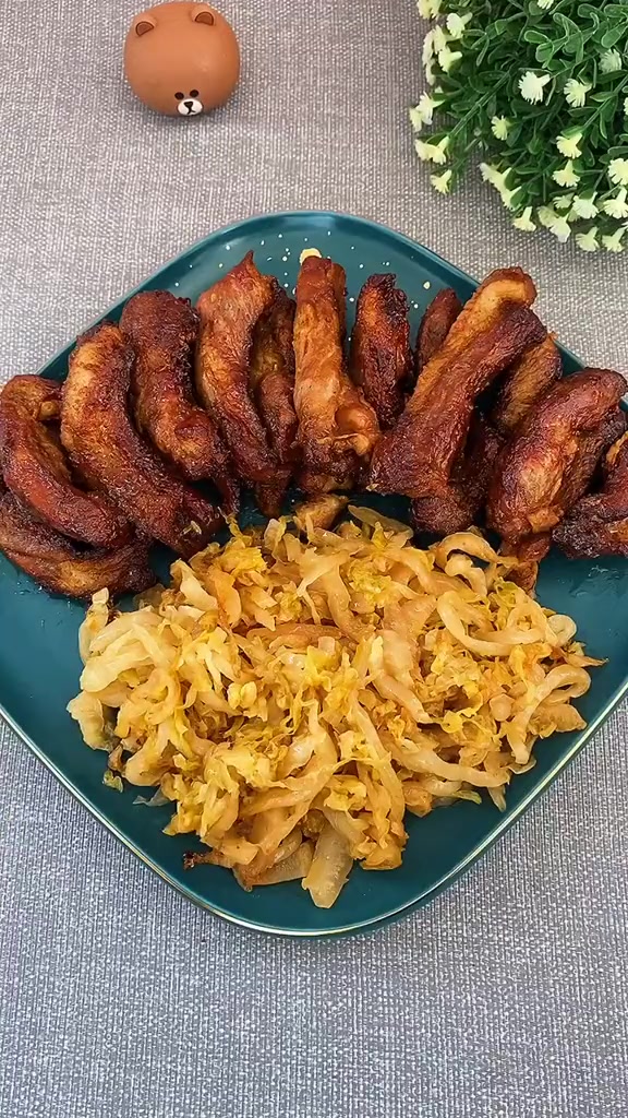 一口烤肉一口酸菜,完爆所有韩国烤肉,太好吃了!