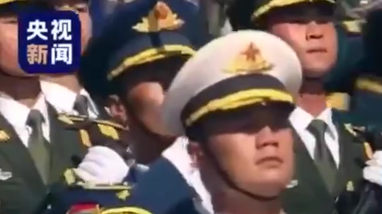 #解放军仪仗队亮相红场阅兵# 帅就完事了[得意]中国解放军仪仗队亮相红场阅兵。兵哥哥们平均