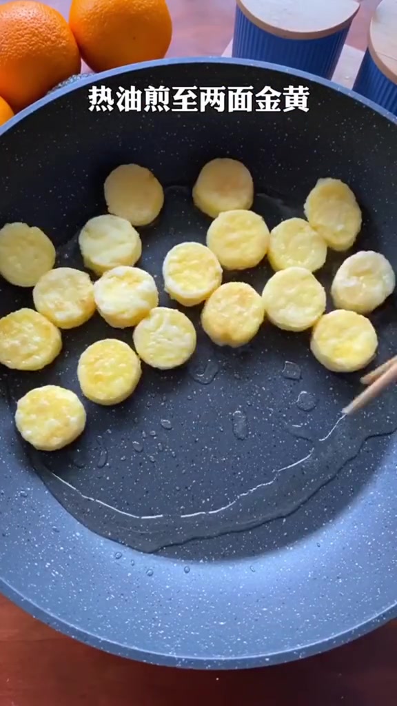 这样做的虾仁鸡蛋豆腐煲,鲜嫩好吃,孩子非常喜欢!