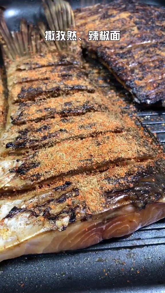 这是我最爱吃的烤鱼做法,肉质鲜嫩多汁,做法也简单