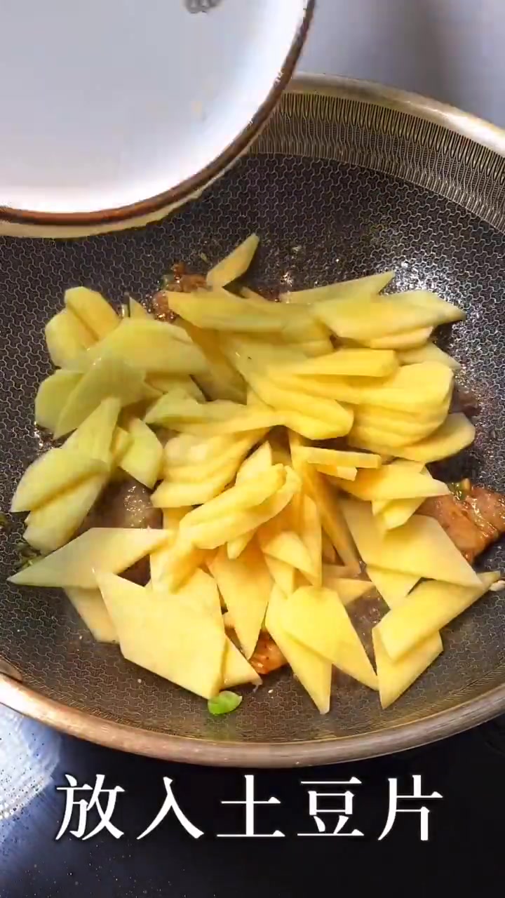 海带炒土豆片,做法简单,吃着口感好!