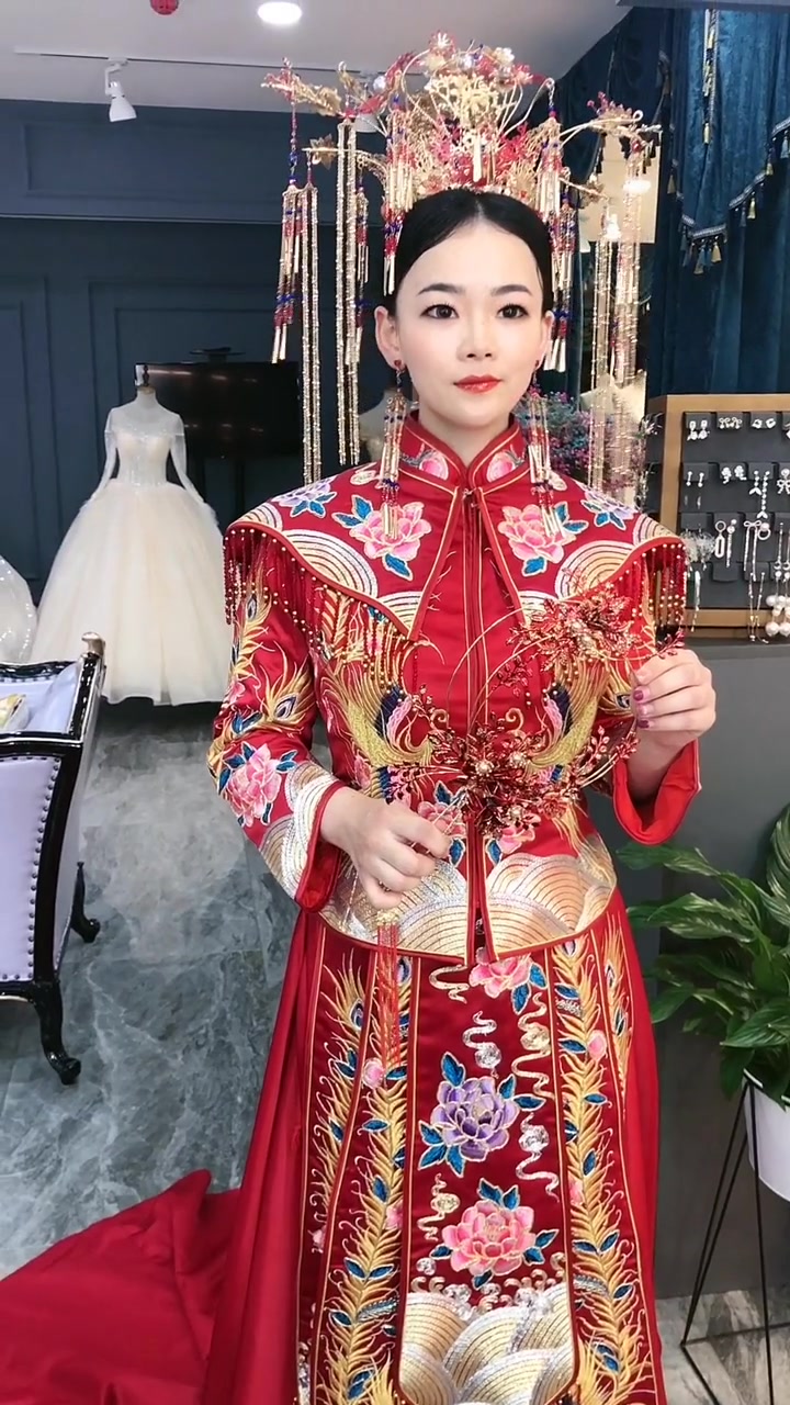 好白菜全被猪拱了,这么端庄大气的新娘子,不知道便宜哪个货了