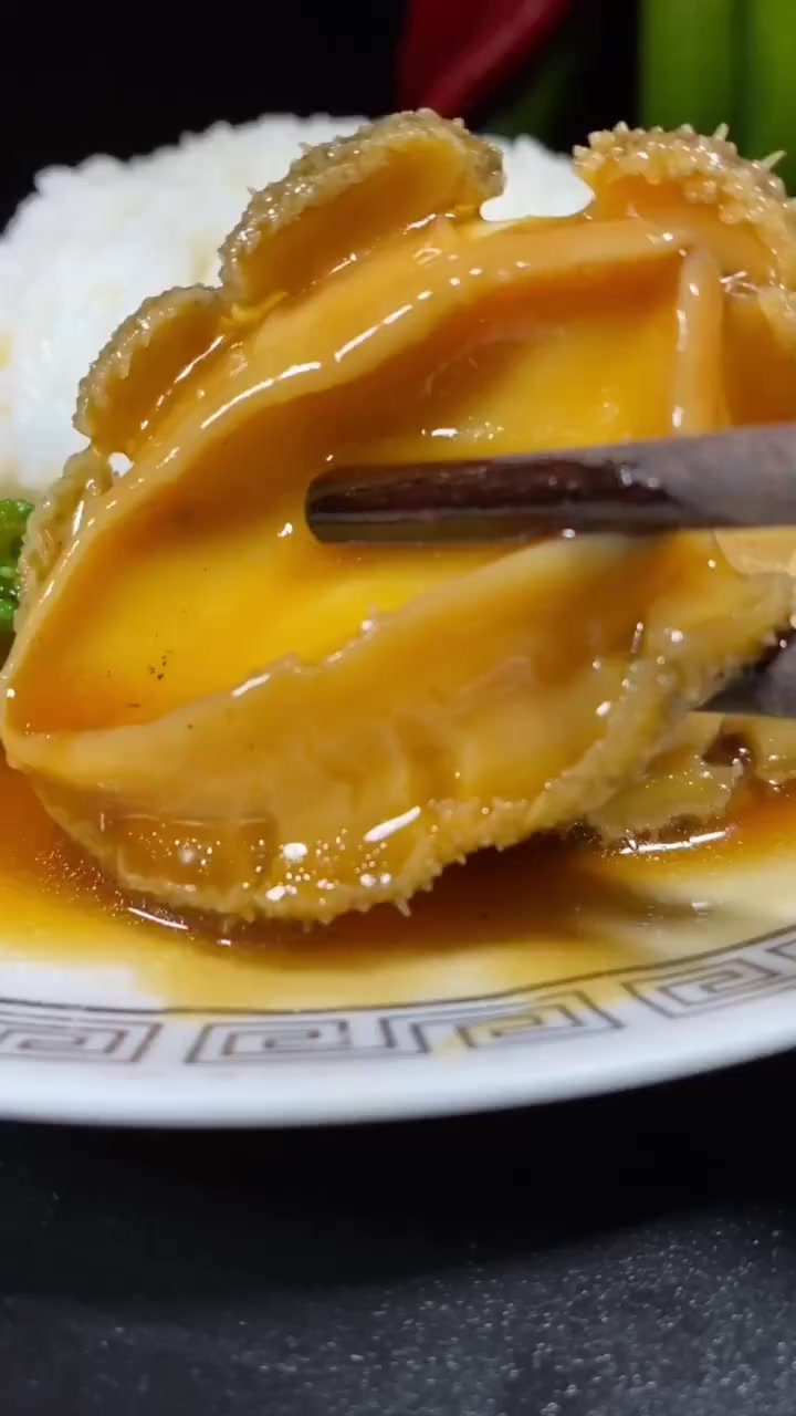 一款简单的鲍汁捞饭,拌米饭非常好吃,营养丰富