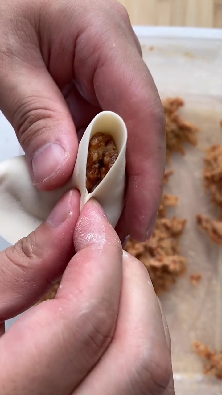 月牙饺子的详细包法教程,想学的朋友看过来!