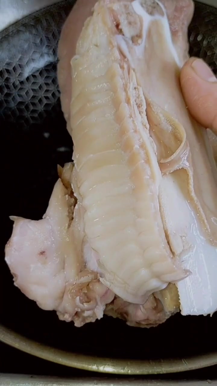 苍耳子猪鼻汤,经常流鼻血的朋友,可以试试这道汤,效果很不错!