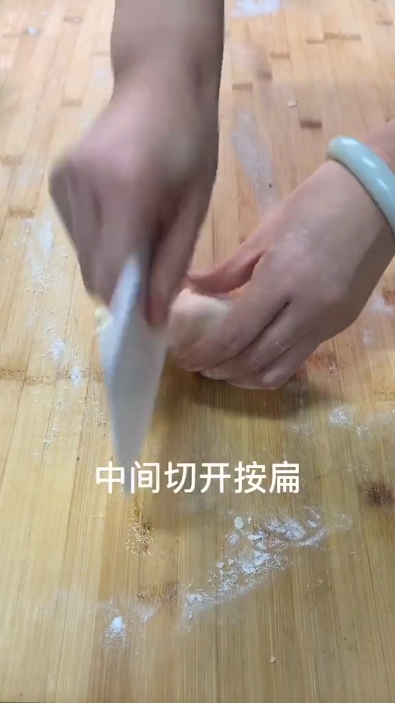 椒盐酥饼做法,个个口感酥脆,咬一口直掉渣
