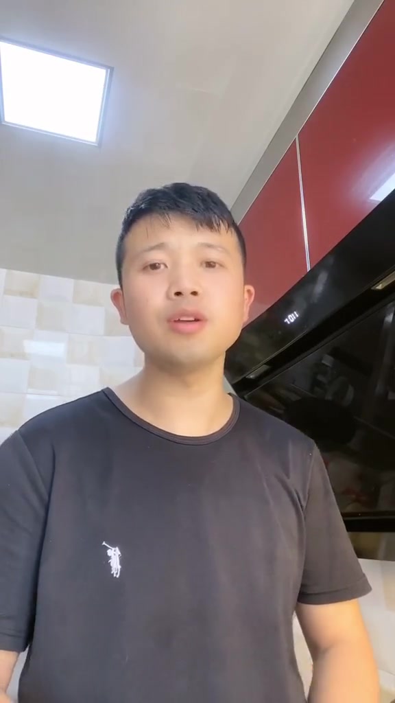 在家土鸡汤这么做营养又健康,真的很鲜美哟