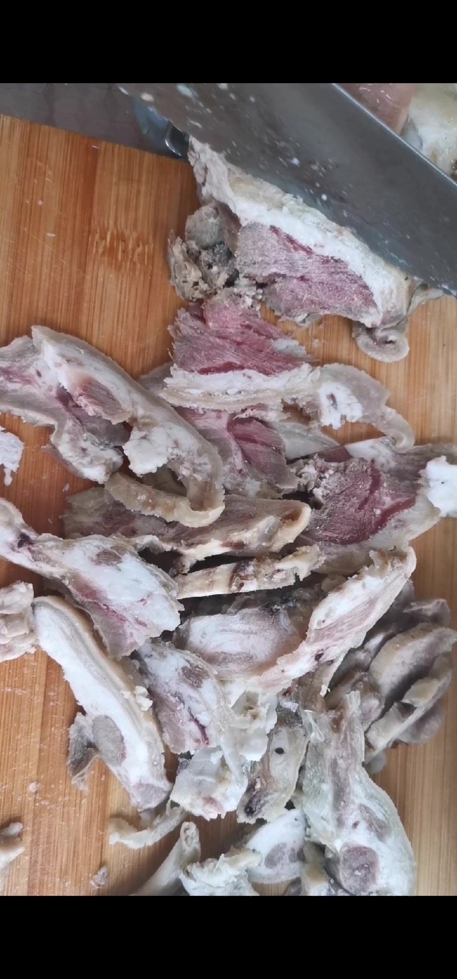 这样做的凉拌羊脸肉质鲜美有嚼劲,10元一大盘,经济实惠