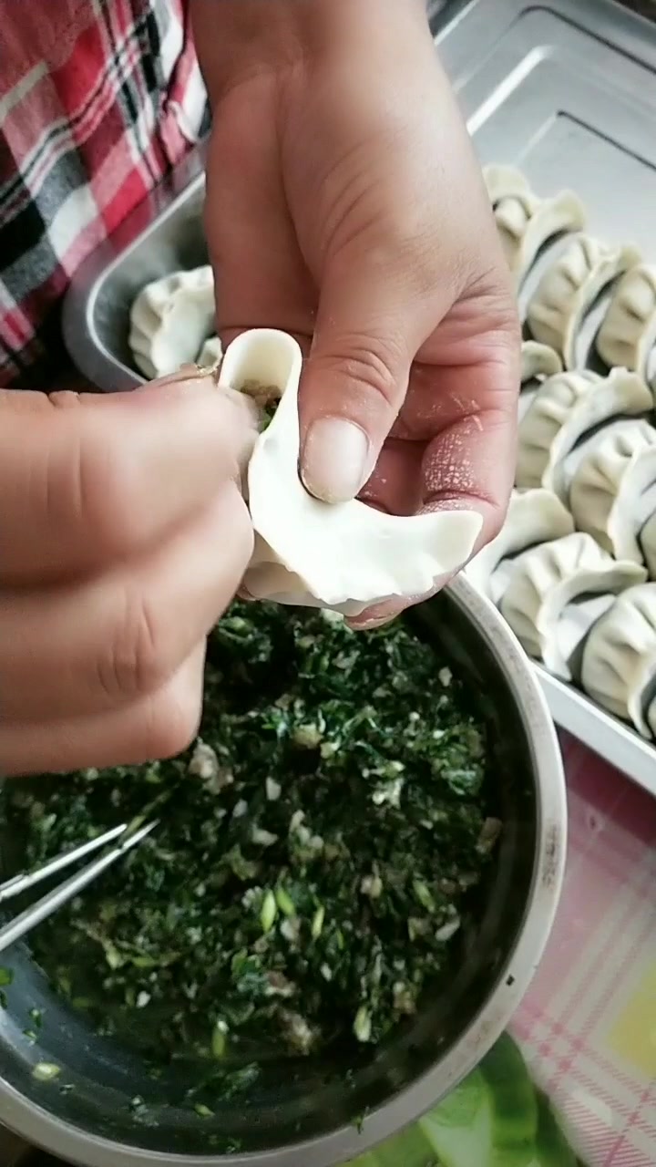 羡慕外面卖的韭菜饺子吗?自己在家也可以做美味颜值高的韭菜饺子