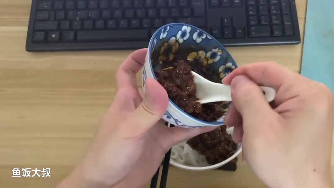 【2】牛肉拌粉 我有自己的吃法 材料 :河粉  牛肉  生抽  老抽  蚝油  生粉  油