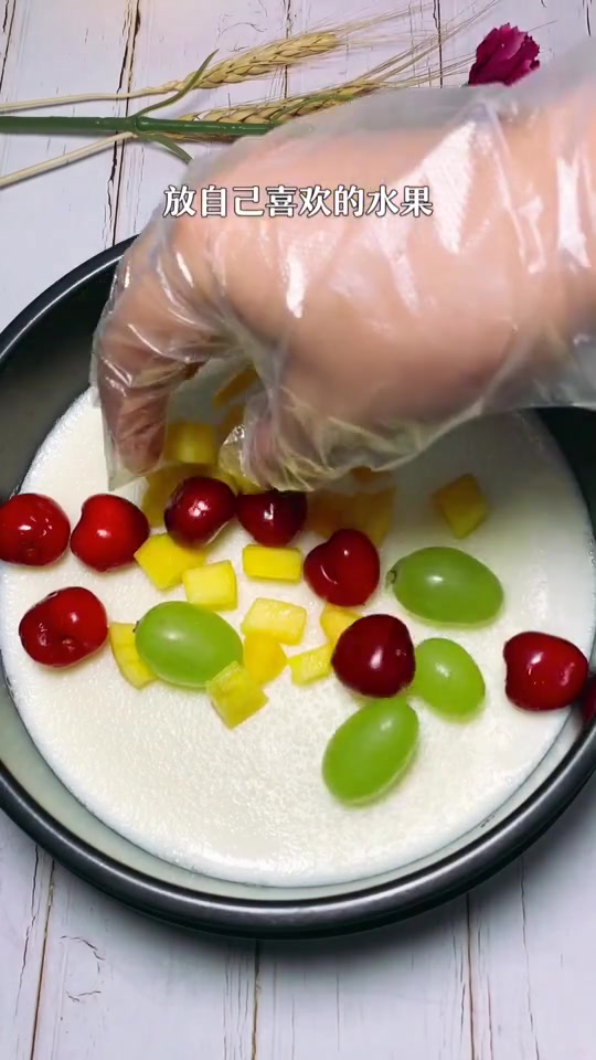 牛奶别直接喝了,教你做成美味的水果果冻蛋糕!