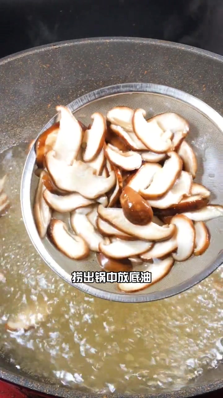 家庭版炒花菜,特好吃,小孩看到这菜,三碗米饭没了
