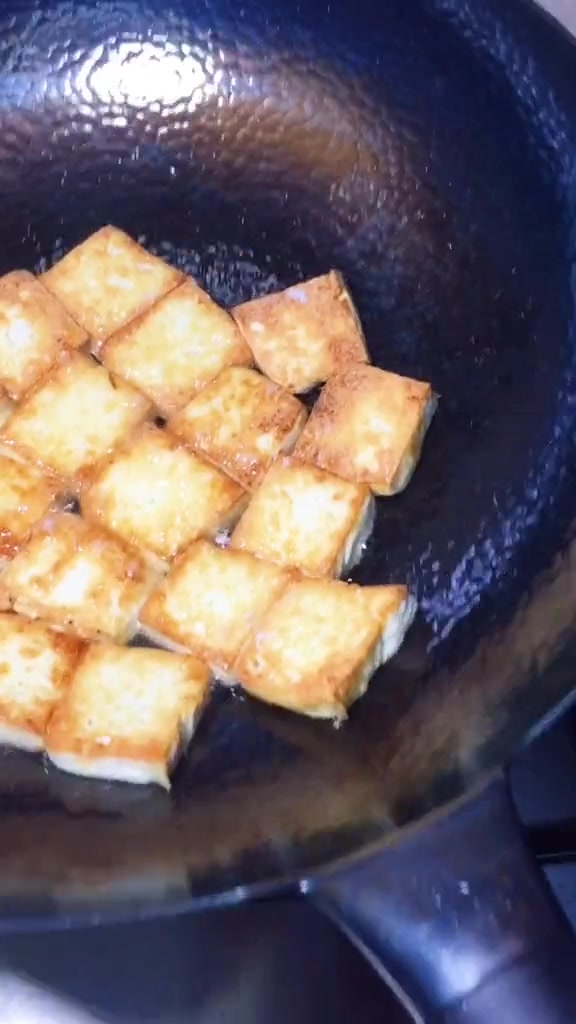 你吃过香菇豆腐蒸排骨吗?这样蒸出来的排骨味香营养太好吃了