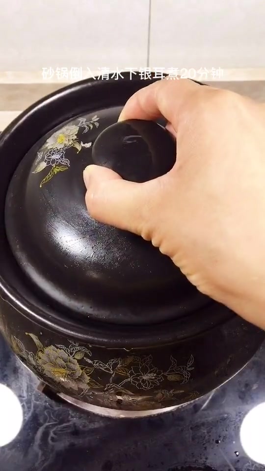 好喝又下火的雪梨红枣银耳汤,在这个炎热的夏天一定要多喝