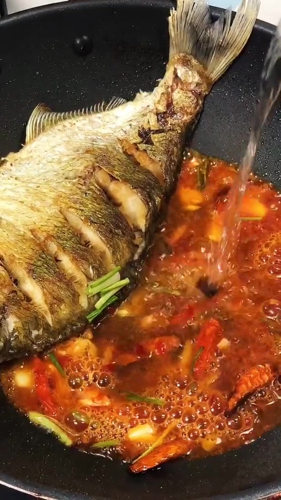 红烧扁鱼家常菜好吃又下饭,肉质鲜美,营养丰富