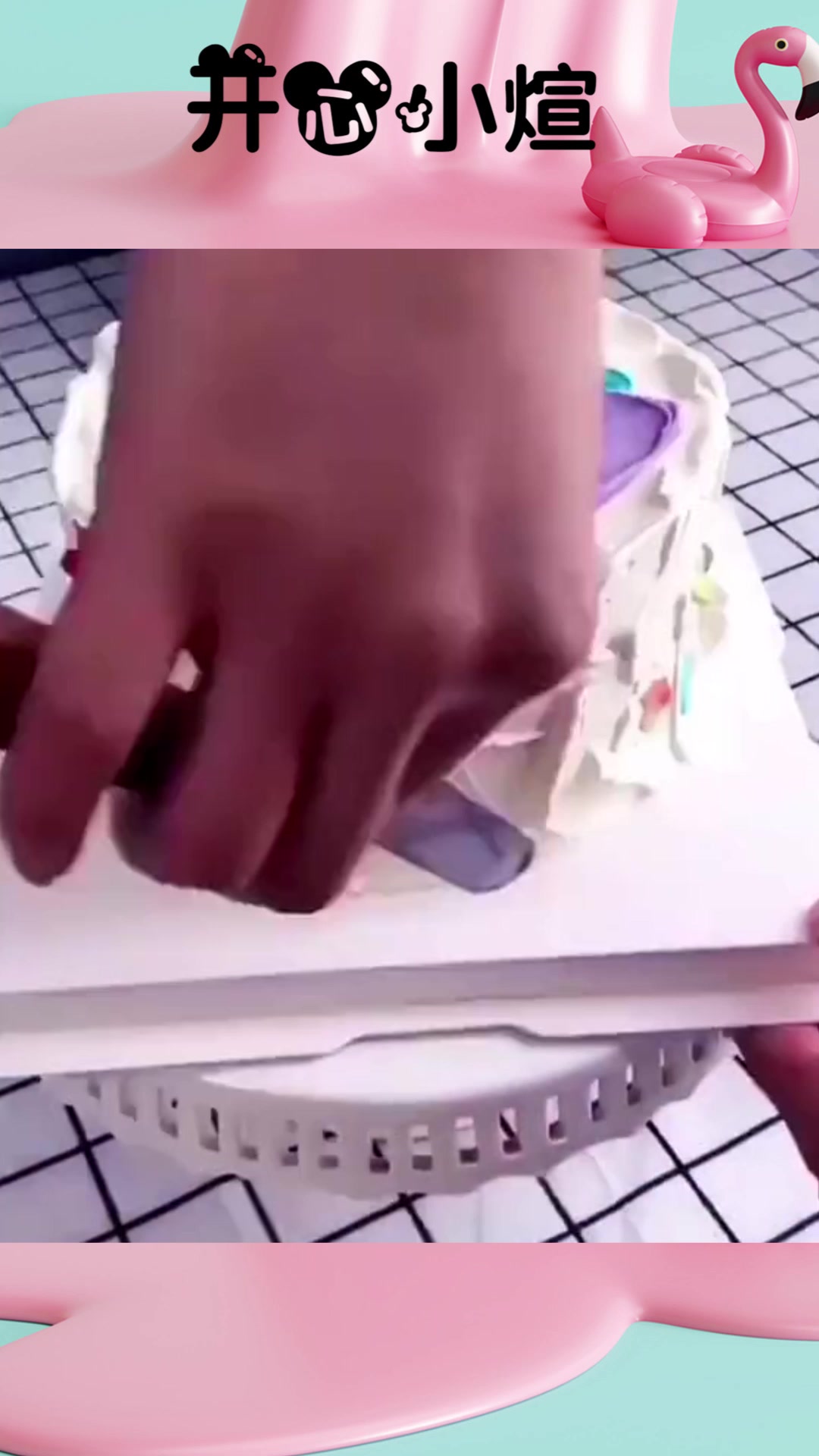见识一下甜品师做的彩虹生日蛋糕,成品出来那一刻,做法真是耀眼