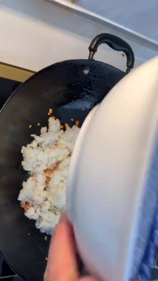 饭店的酱油炒饭为啥好吃?大厨教你正确做法,粒粒分明不粘锅!