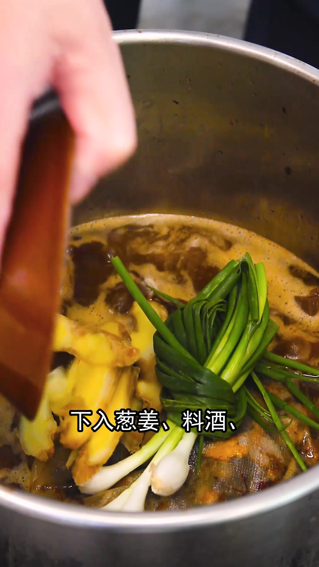 牛肉面里的卤牛肉怎样做才好吃?三十年老师傅教你做,巴适劲道!