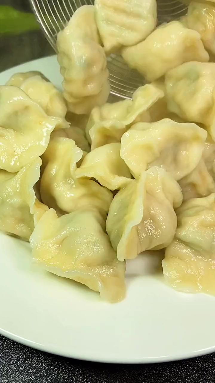 鲜掉眉毛的三鲜饺子 这样调馅,超级鲜嫩,营养补钙老少皆宜