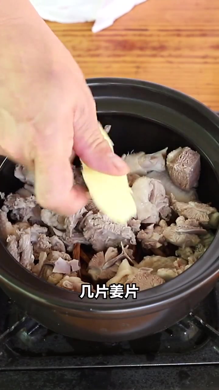 茶树菇炖老鸭汤,营养成分高,建议多给孩子炖点喝