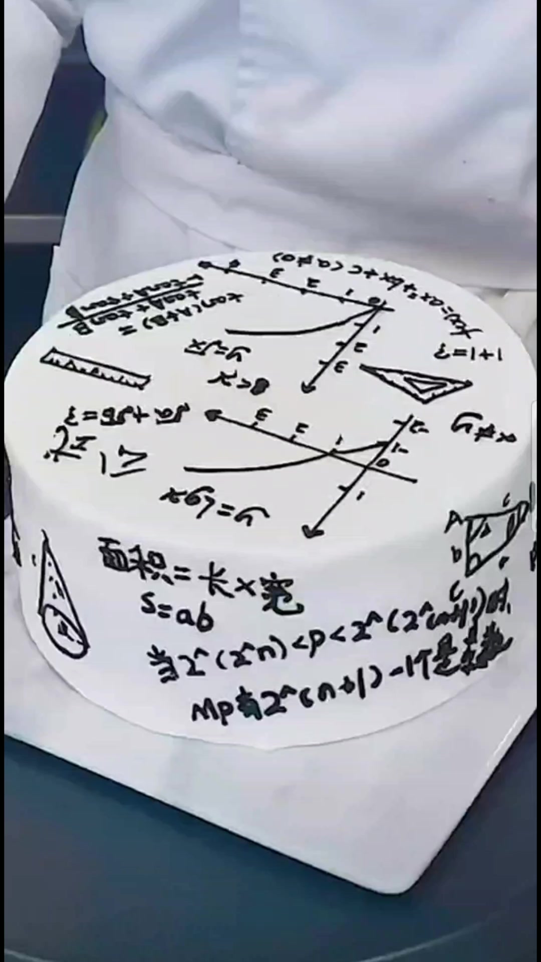 高考蛋糕,用奶油代替鼻尖,用公式代替花纹,美食与祝福并存