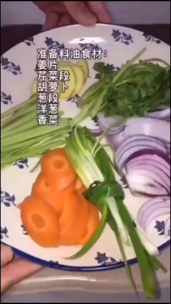 自制家庭版辣椒酱,干净卫生纯天然无添加,拌菜拌面都好吃!