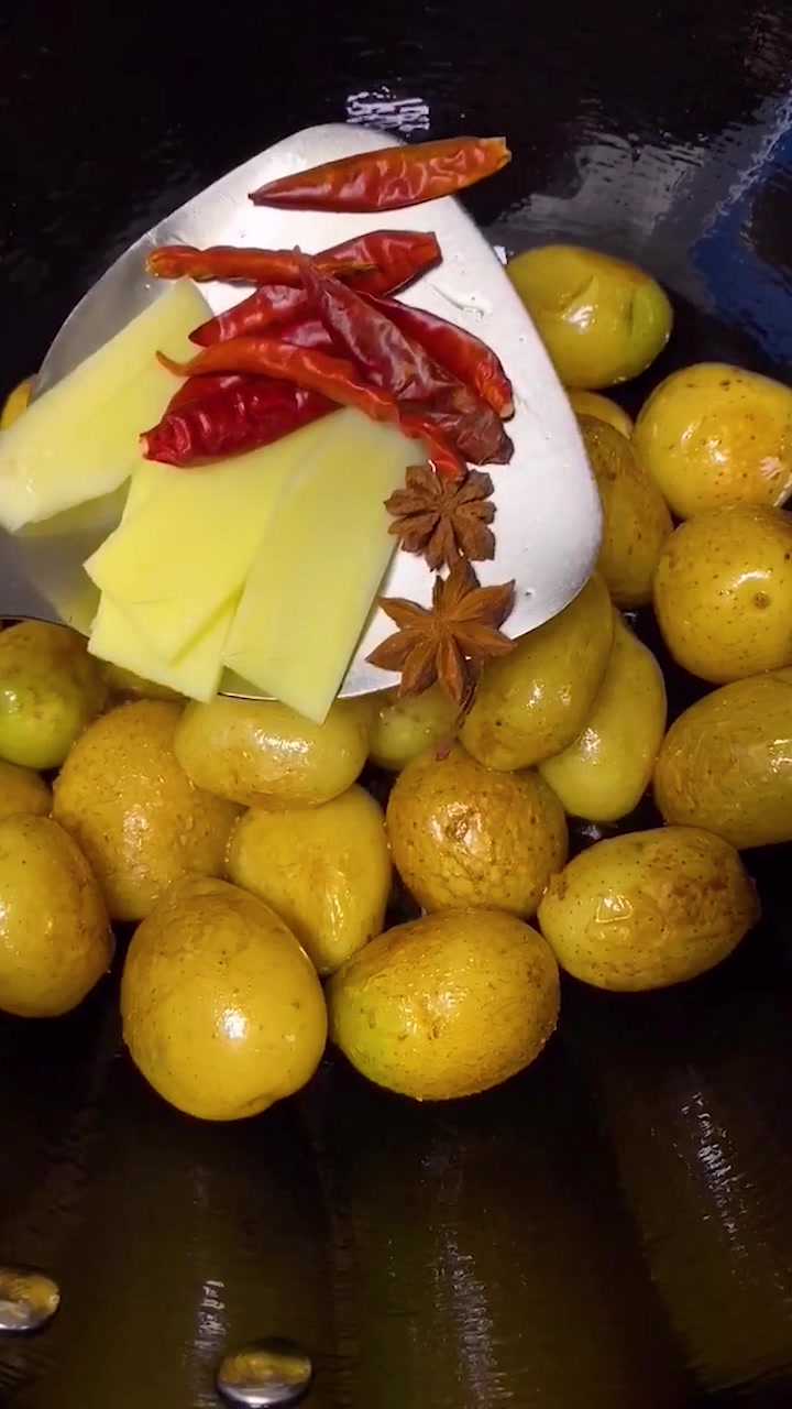 教你做酱土豆咸菜,简单易做又下饭