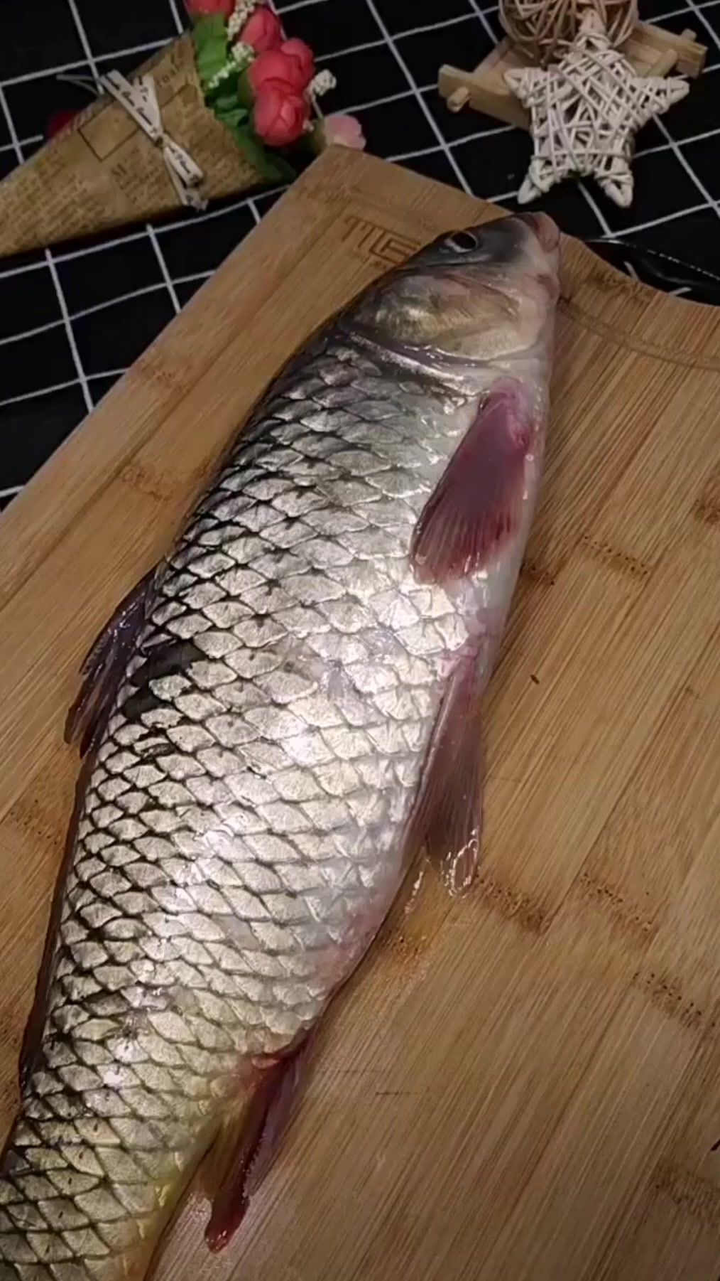 大鲤鱼怎么做好吃,今天教你一招,简单又美味