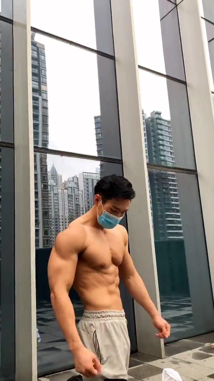 长年累月的积累,才能成就这样的健身猛兽,这一幕看得我目瞪口呆