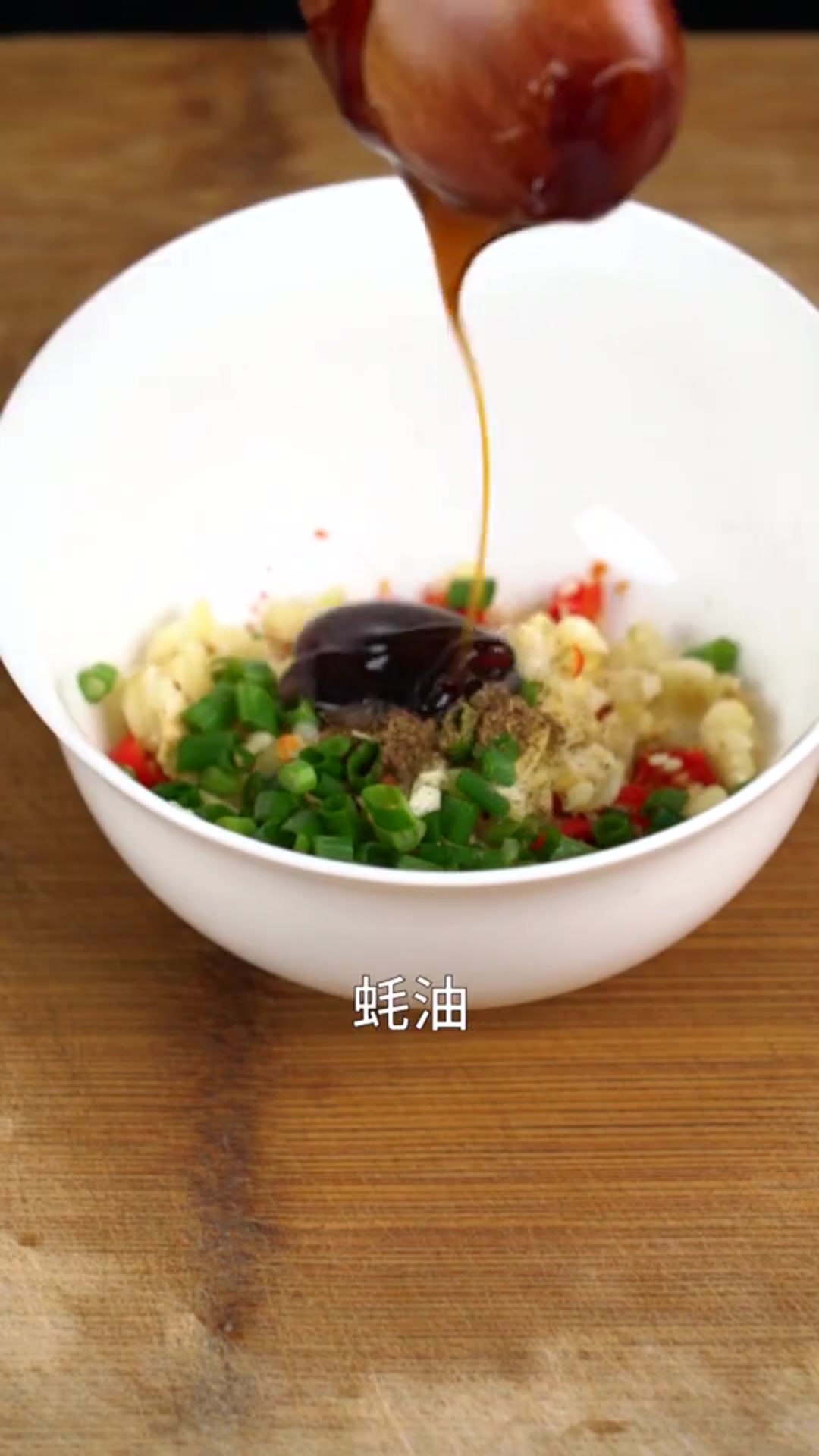 夏日美食来一盘脆皮的凉拌黄瓜木耳,为肠道做一次大扫除吧