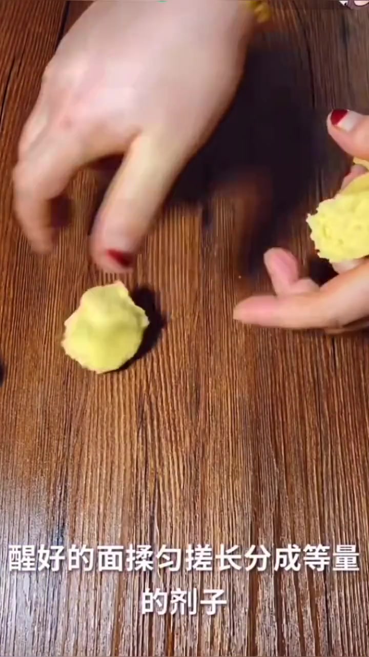 玉米面蒸饺的做法分享给大家,皮筋道,馅儿鲜香,可好吃了!