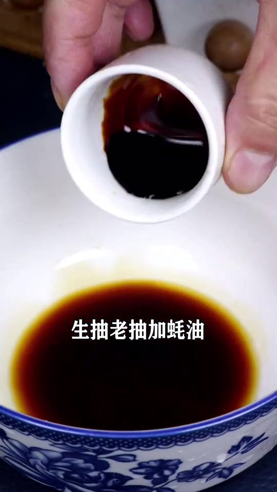 家常菜红烧茄子豆角,配菜红辣椒,一看就好有食欲