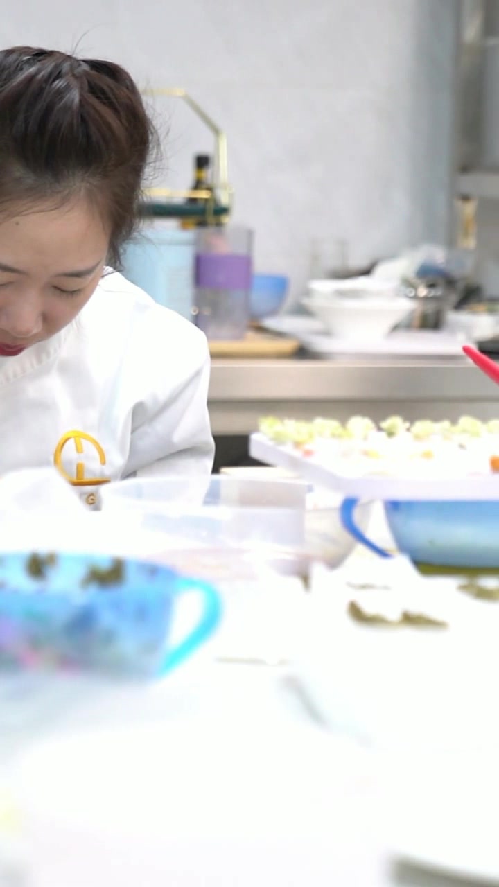 「裱花师培训」蛋糕怎么裱花,学裱花一般多久能出师