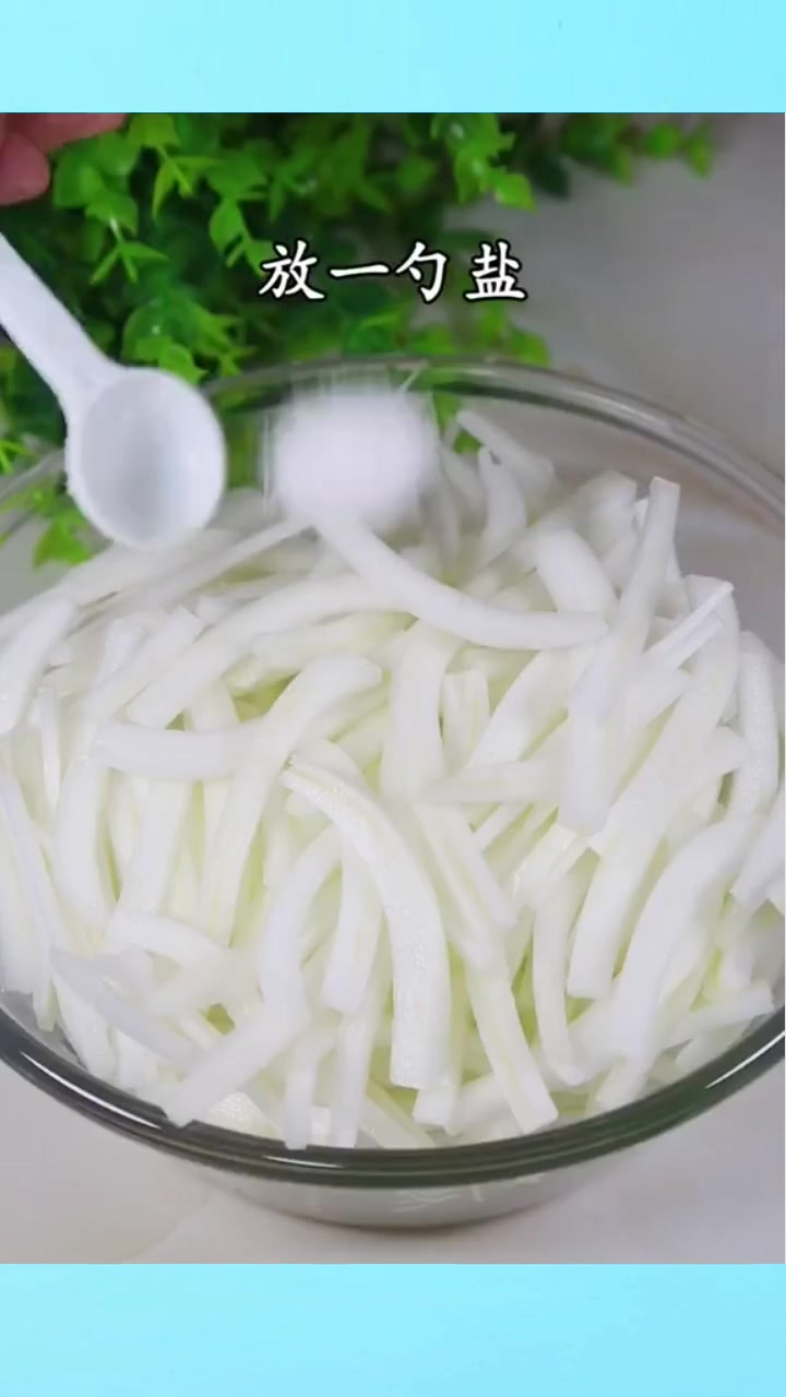 有人说我不会做家常菜,这道白菜炒肉丝,你知道菜叶去哪了吗?